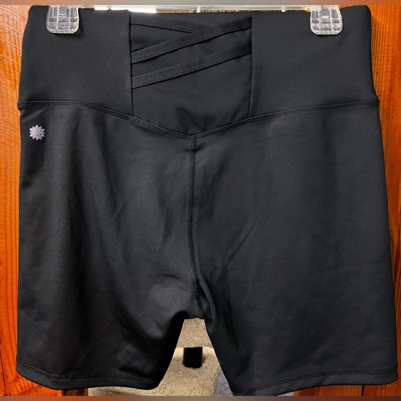 Ebb & Flow Large Biker Shorts - Picture 2 of 3